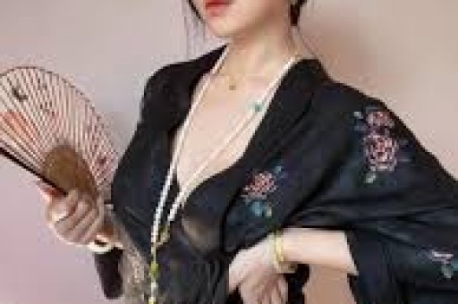 知名女网红翻车每天收入几万礼物却被曝光是AI生成的人物